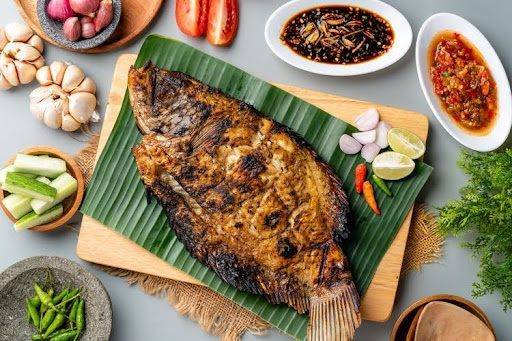 Riana Seafood & Ayam Bakar: Rasa Lesehan yang Bikin Kembali ke Cilacap